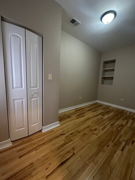 Building Photo - 3002 S Homan Ave