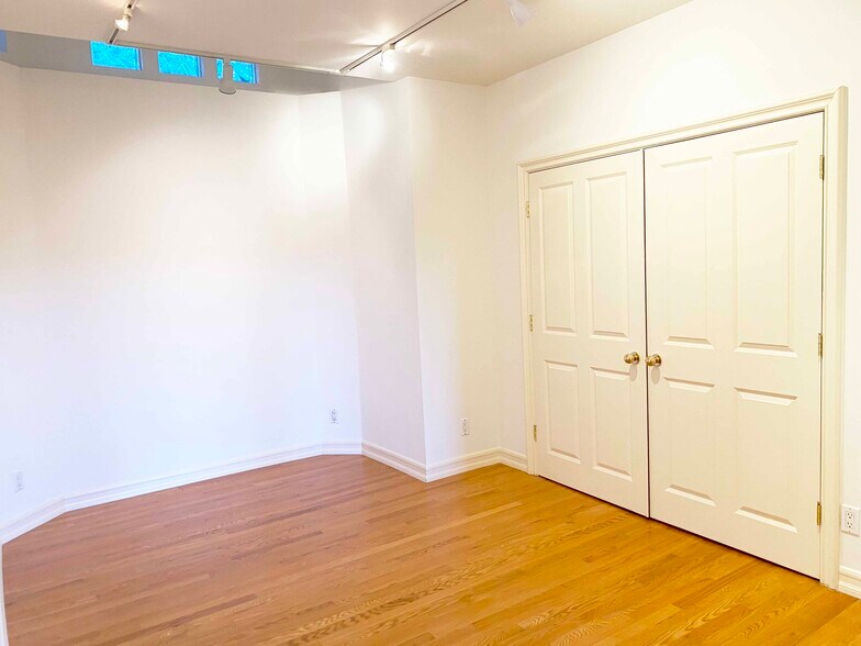 Building Photo - 21980 Alta Dr