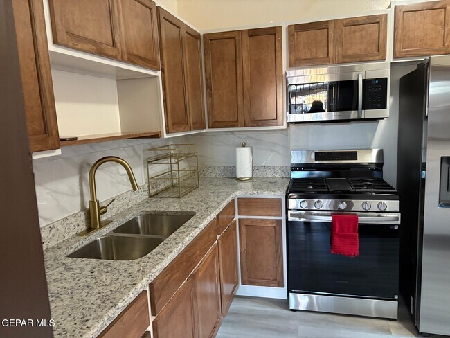 Building Photo - 3418 Pershing Dr