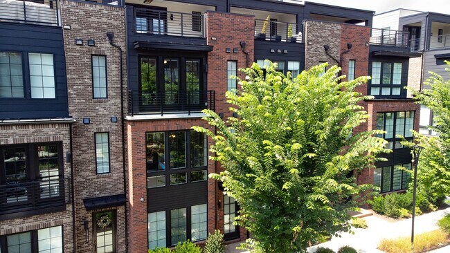 Building Photo - Luxury Reston Rental