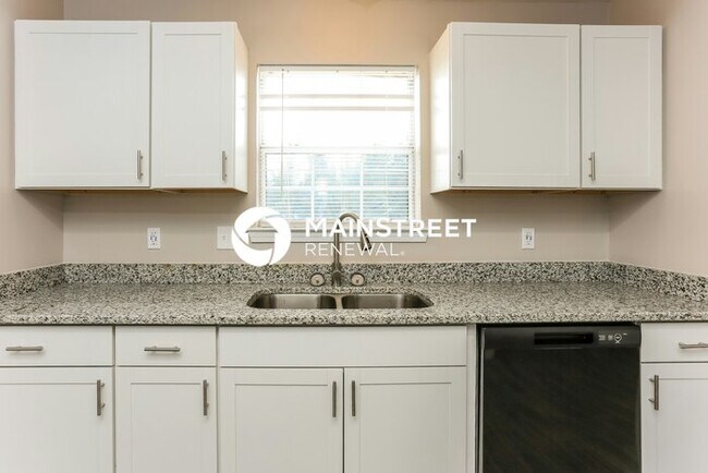 Building Photo - 3 Bedroom Pet-Friendly Home in ELLENWOOD, GA with Main Street Renewal