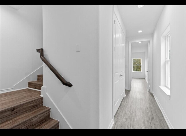 Building Photo - 3245 Real St