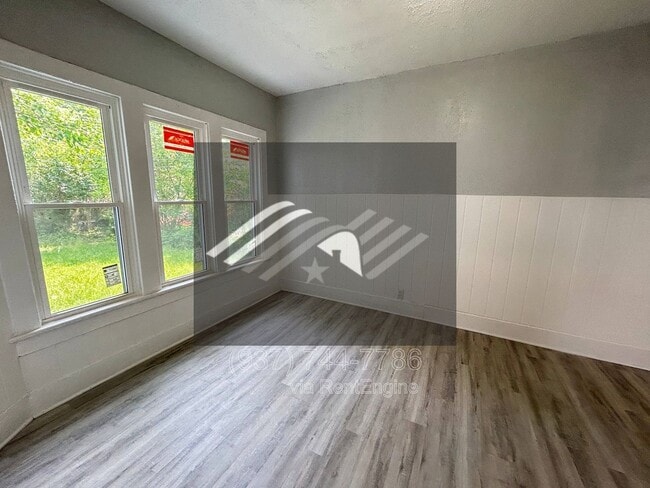 Building Photo - 949 Ferndale Ave