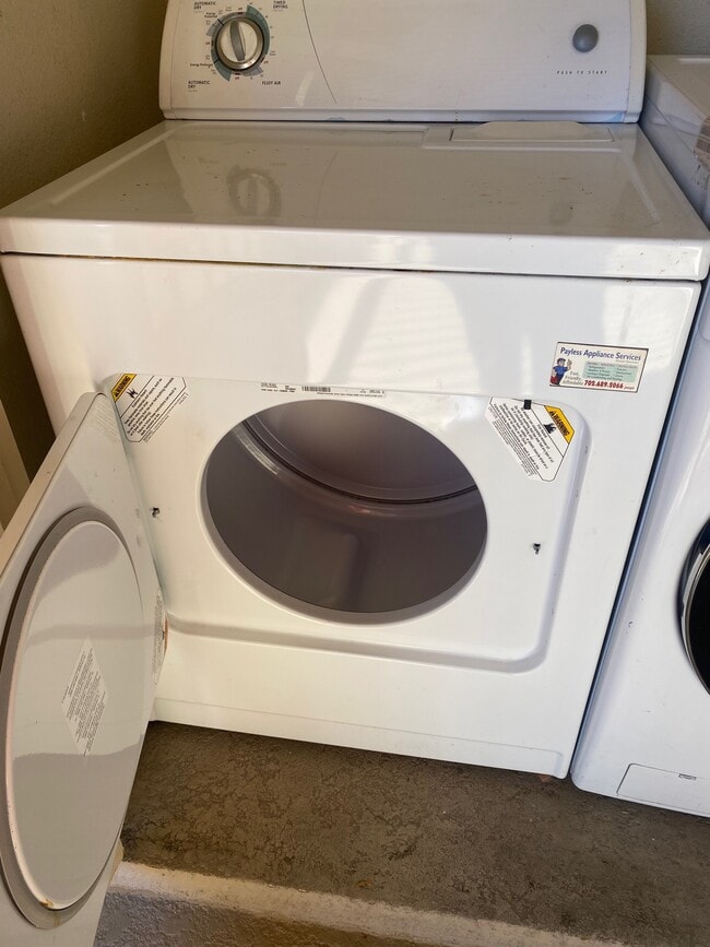 Building Photo - 5141 River Glen Dr