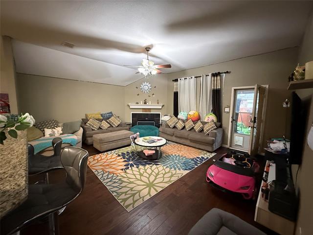 Building Photo - 1619 Mineral Springs Dr