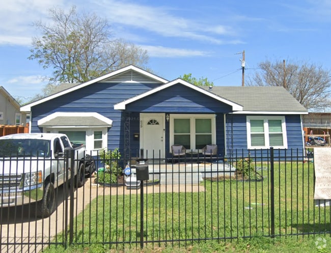 Building Photo - 629 Brook Dr