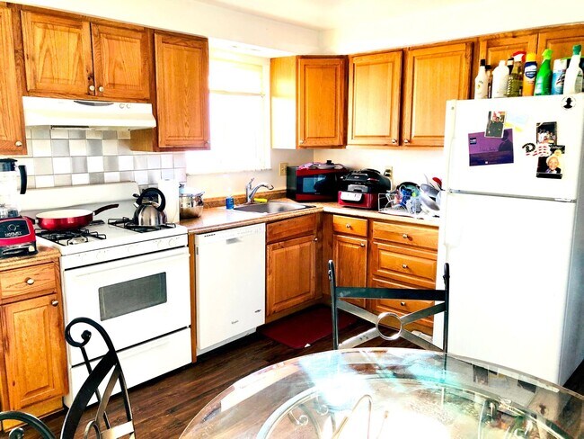 Primary Photo - 7210-7212 Witherspoon Street
