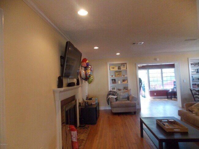 Building Photo - 1694 Geraldine Dr