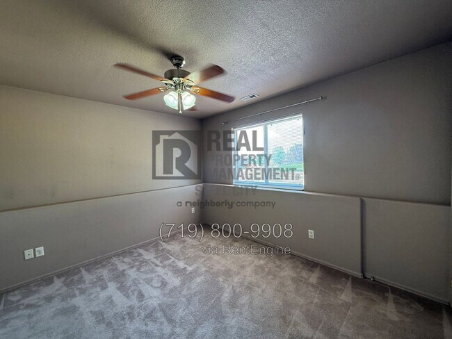 Building Photo - 996 S Palomar Dr
