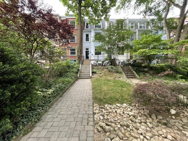 Building Photo - 1834 Ingleside Terrace NW