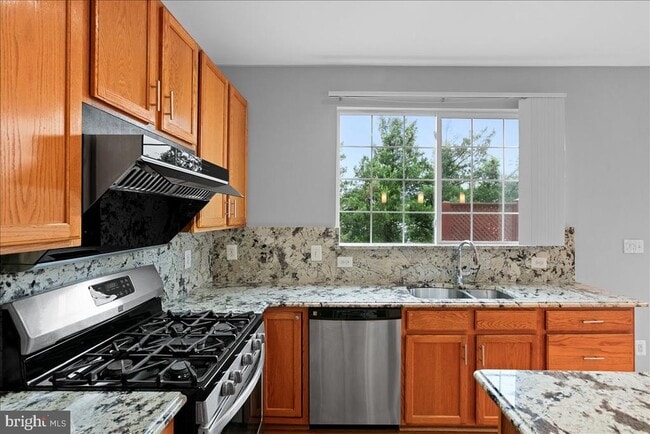 Building Photo - 6350 Regal Oak Dr