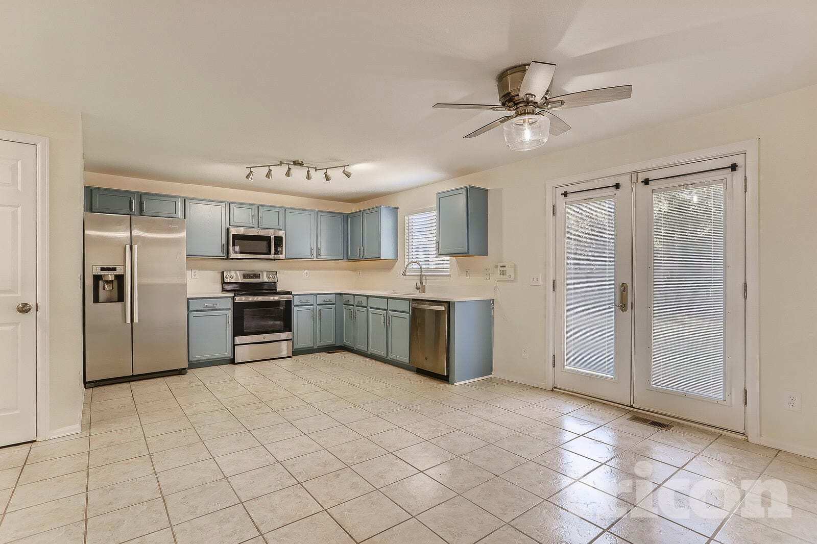 Building Photo - 5305 S Valdai St