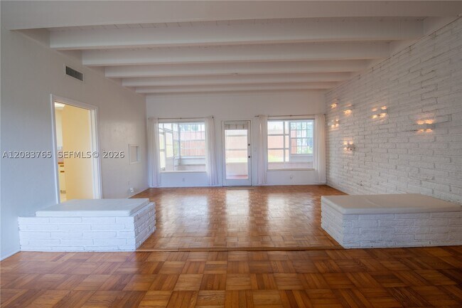 Building Photo - 85 S Hibiscus Dr