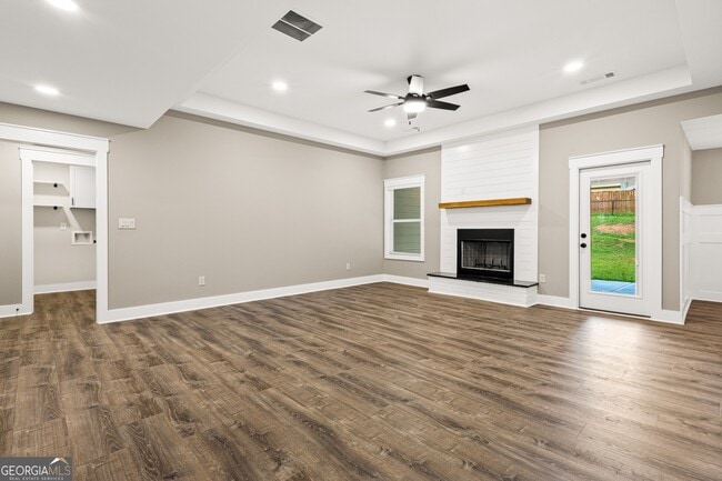 Building Photo - 240 Clearwater Dr