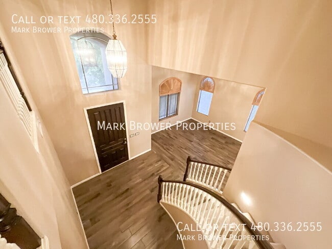 Building Photo - 380 W. Roadrunner Dr.