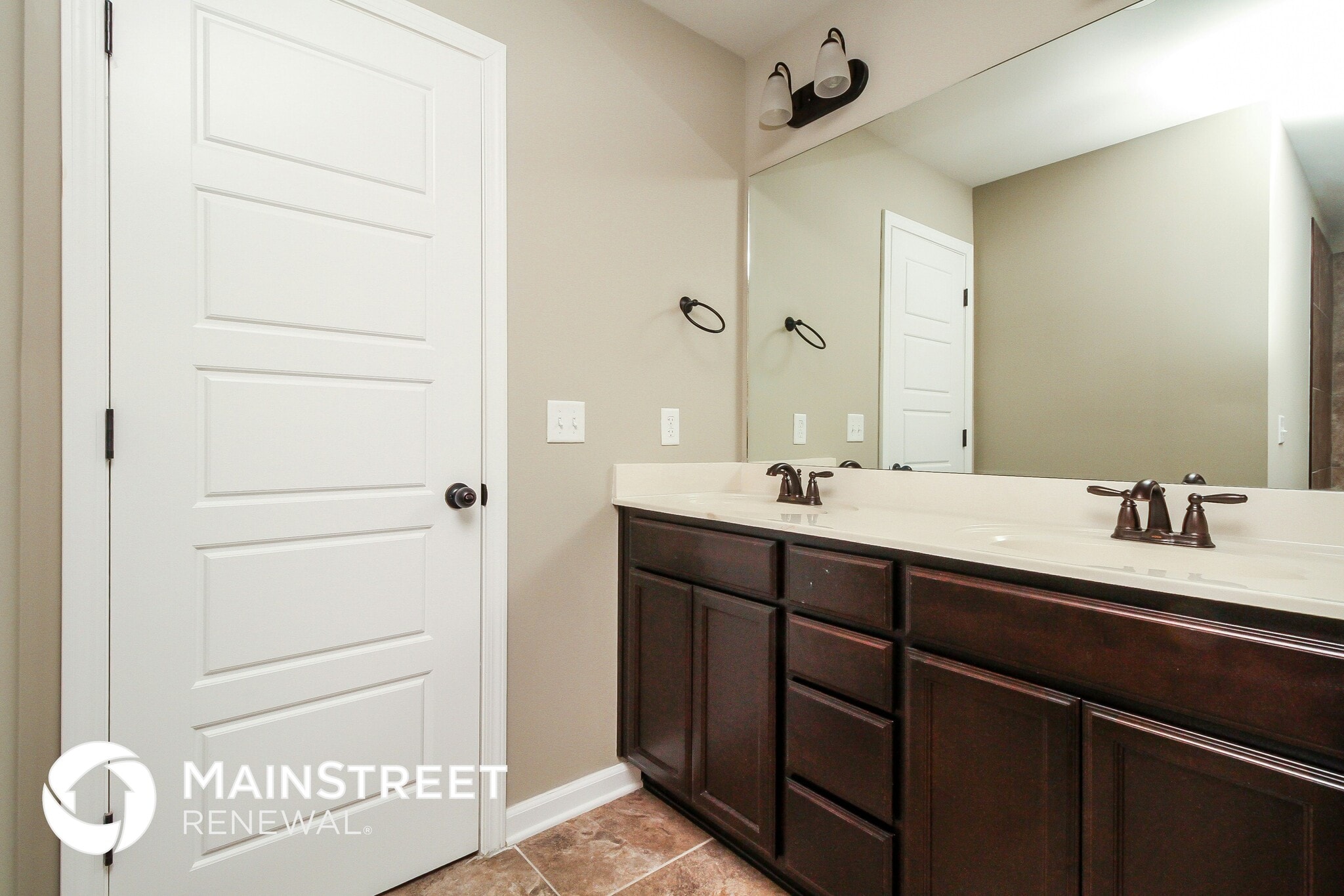 Building Photo - 160 Lyndhurst Dr