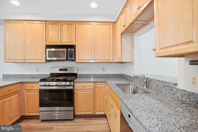 Building Photo - 1581 Leeds Castle Dr