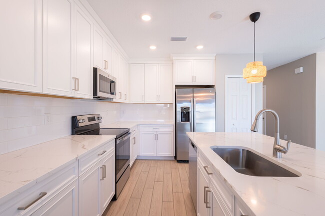 Building Photo - Gorgeous 3-Bed/2.5-Bath Townhome in Treves...