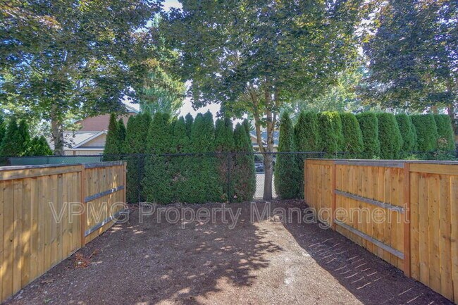 Building Photo - 2105 NE 118th Pl