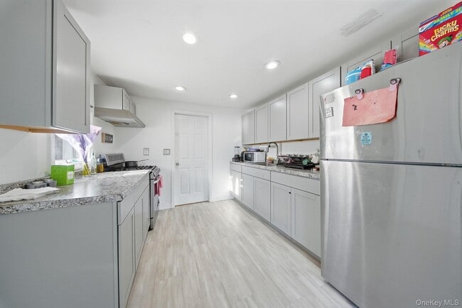 Building Photo - 4 Old Rd