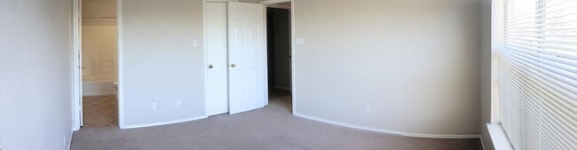 Building Photo - 2301 Flintstone Cir