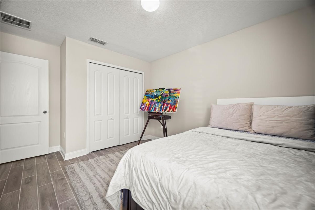 Building Photo - 2941 Oak Stream Dr