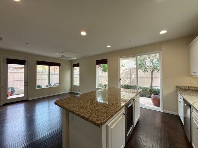 Building Photo - Great 3B/2.5BA House in Gated San Elijo Hills Community!