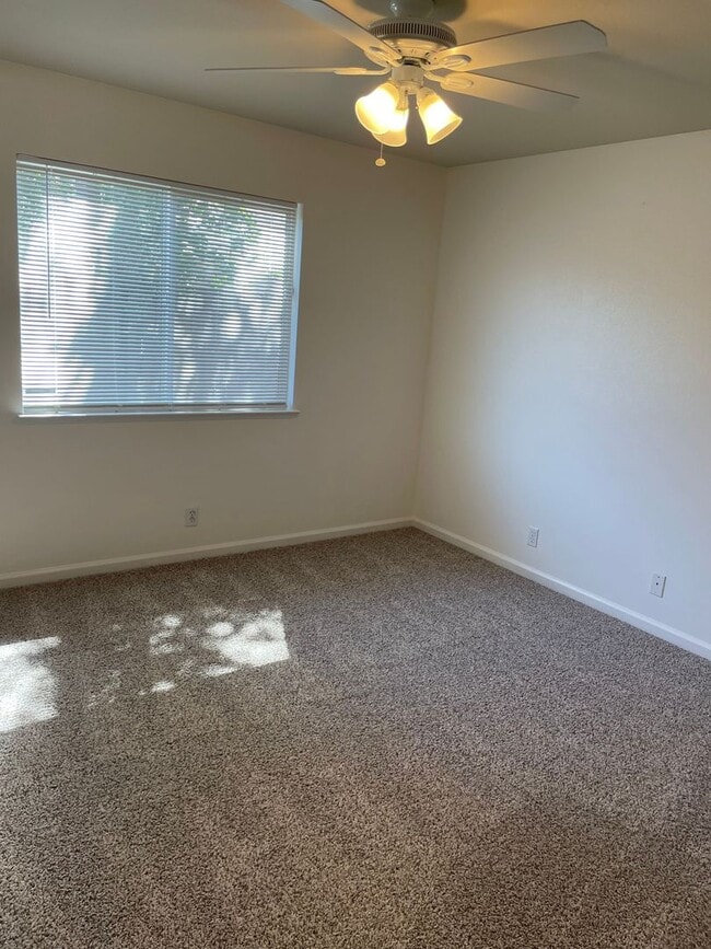 Building Photo - 3 Bedroom, 2 Bathroom House with a 2-Car Garage