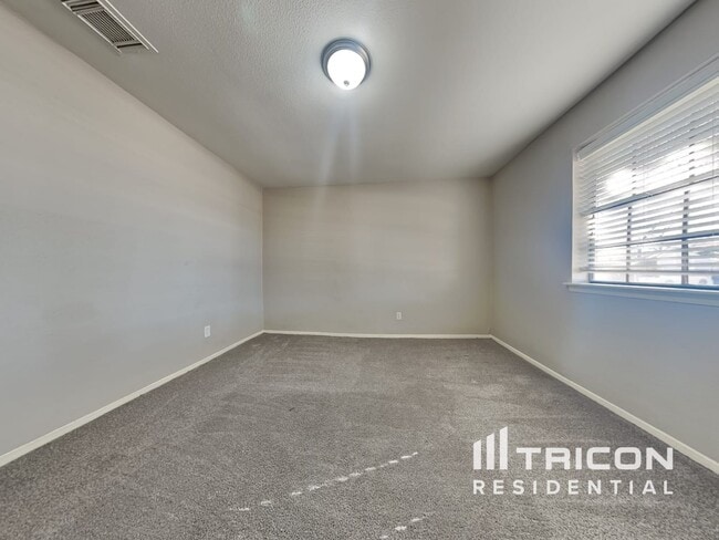 Building Photo - 5515 Fallengate Dr
