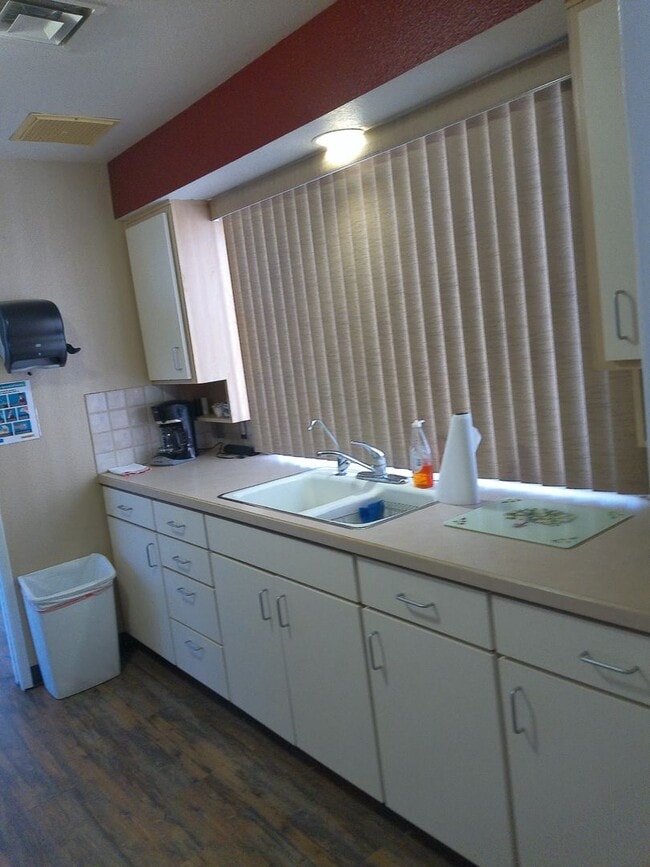 Building Photo - WInter Rental Oct to April 2026
