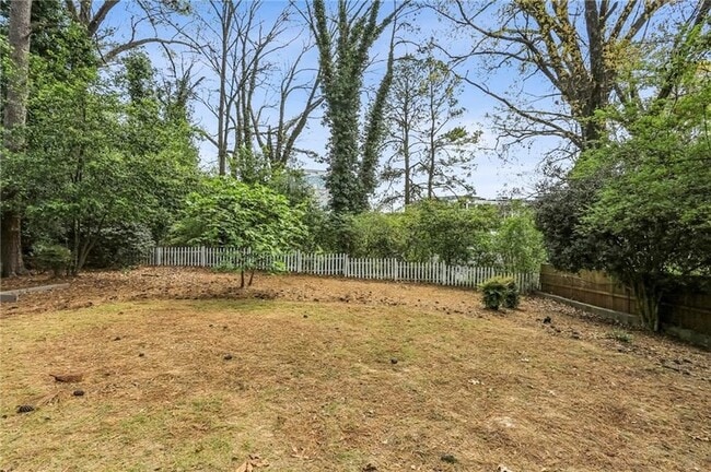 Building Photo - 2581 Sharondale Dr NE