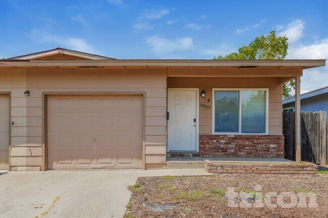 Building Photo - 10069 Lincoln Village Dr