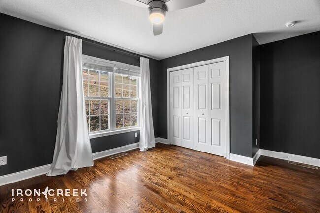 Building Photo - 8 Rose Briar Cir