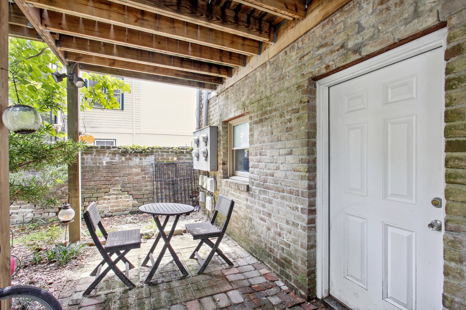 Building Photo - 208B W Hall St