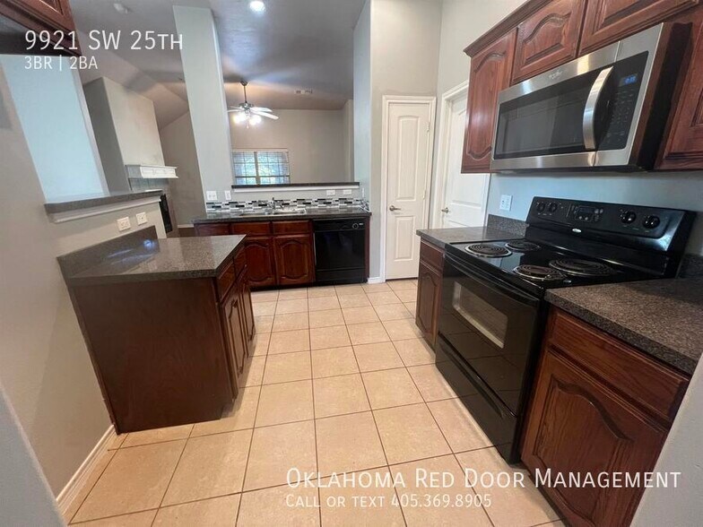 Building Photo - 9921 SW 25th St