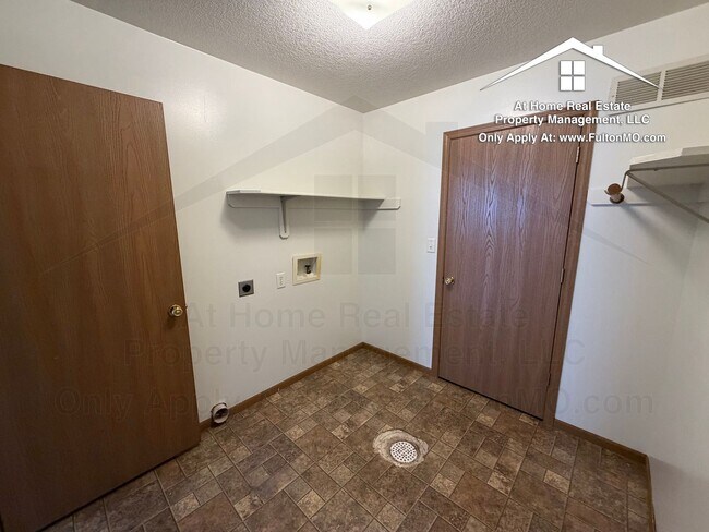 Building Photo - 2633–2635 Gates Boulevard