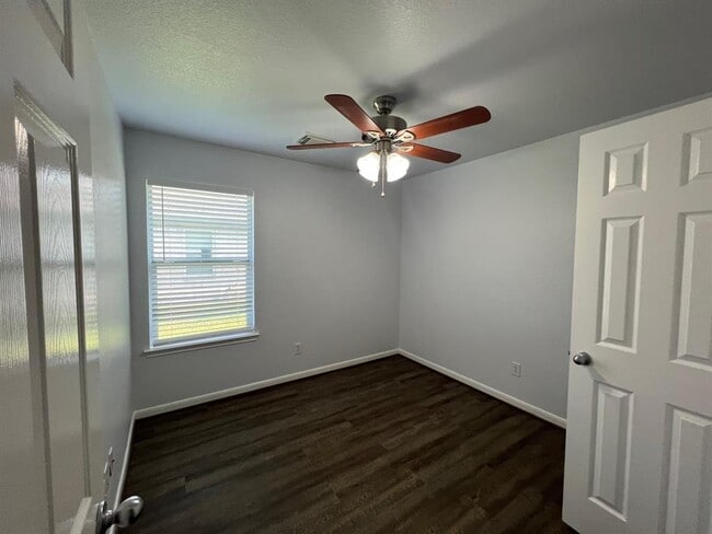 Building Photo - 2219 Bristol Bend Ln