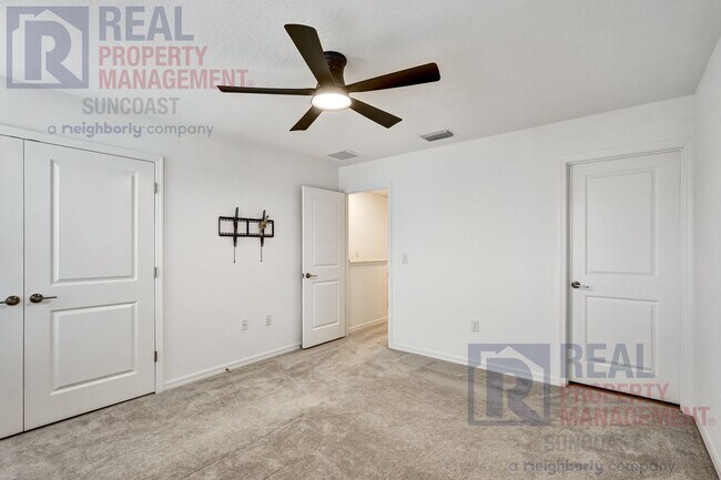 Building Photo - 8937 Daybreak St