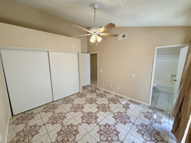Building Photo - 2036 Orchard Dr