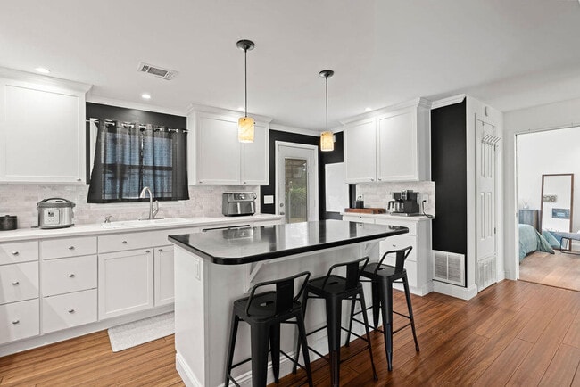 Primary Photo - 440 Muskegon Ave