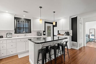 Building Photo - 440 Muskegon Ave