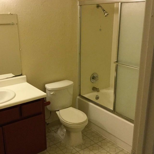 Building Photo - Triplex For Rent in Stockton