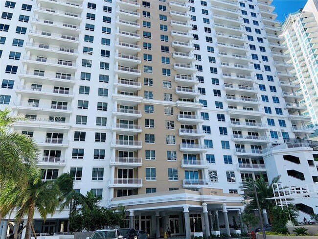 Building Photo - 801 Brickell Key Blvd