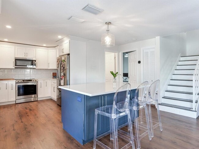 Building Photo - 3219 W San Juan St