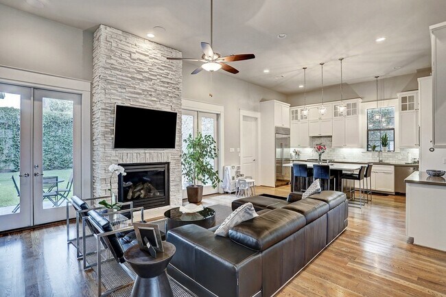 Building Photo - 5655 Locke Ln