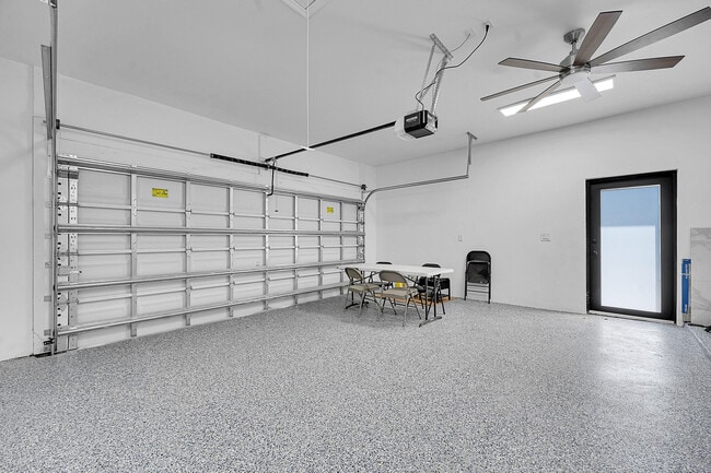 Building Photo - 6607 Deland Ave