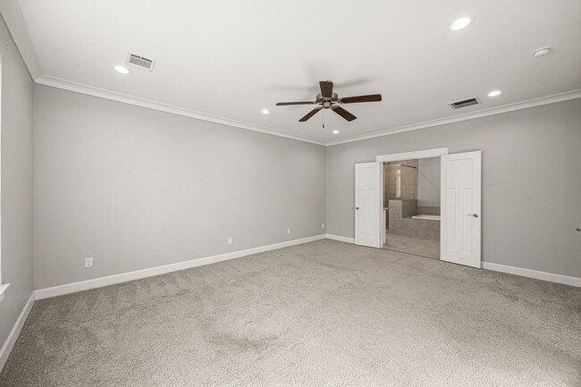 Building Photo - 2307 Langston St