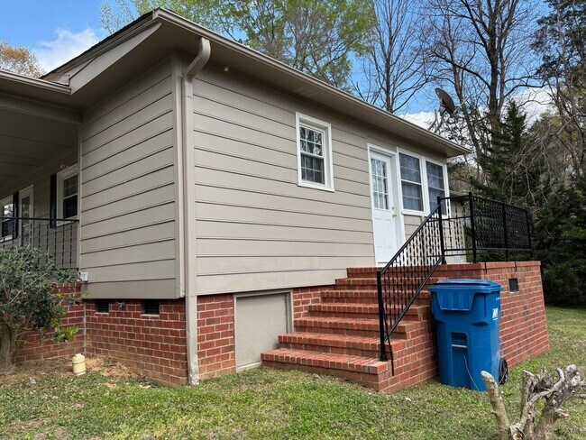 Building Photo - 3 BED, 2 BATH HOME LOCATED IN RAMSEUR