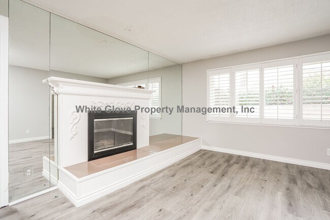 Building Photo - Beautiful 3 Bedroom Fullerton Home with Pool