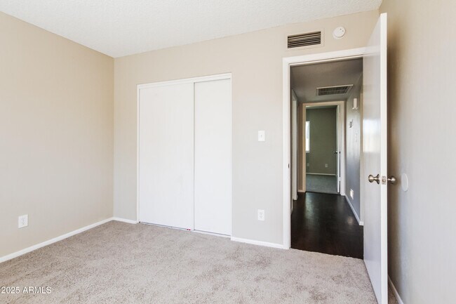 Building Photo - 16422 N 66th Dr